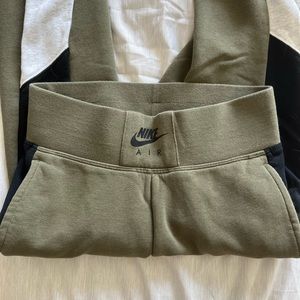 Women’s joggers